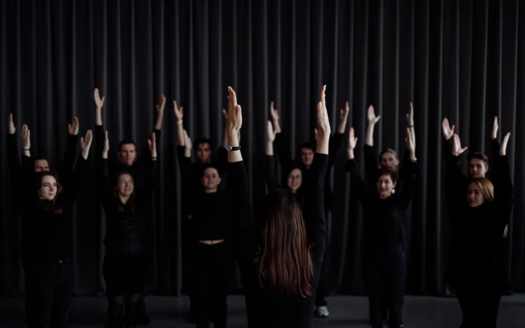 Groupe de participants lors d'un atelier de théâtre et d'improvisation