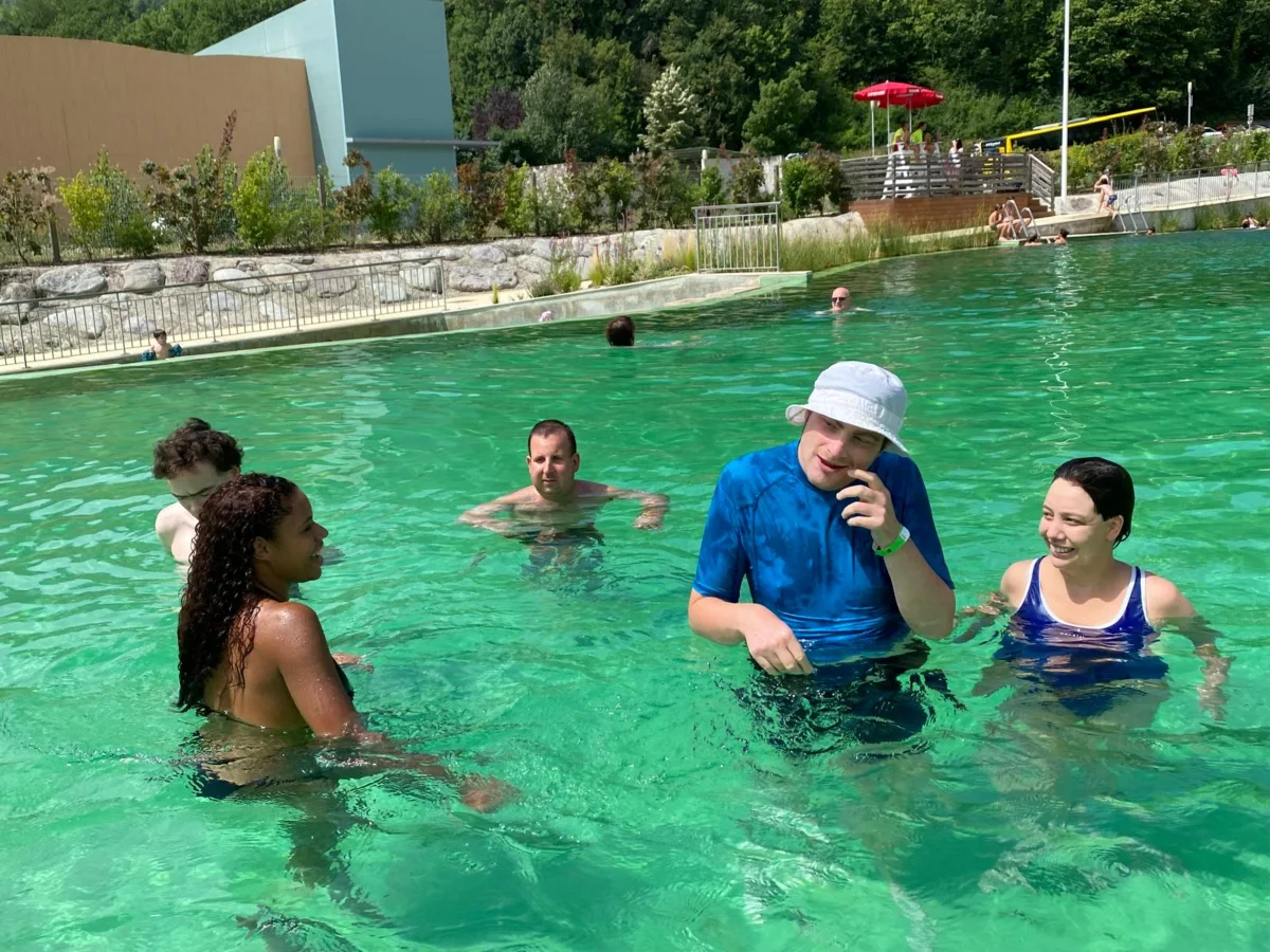 Baignade accompagnée à la piscine naturelle