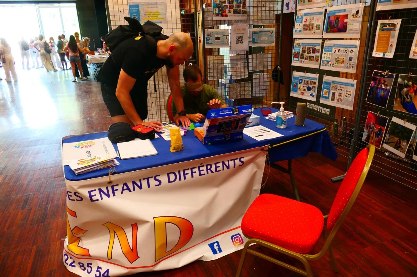 Le stand d'API-END au Pôle Culturel Auguste Escoffier de Villeneuve-Loubet
